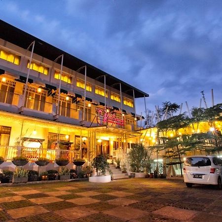 The Victoria Guesthouse Bandung Exterior foto