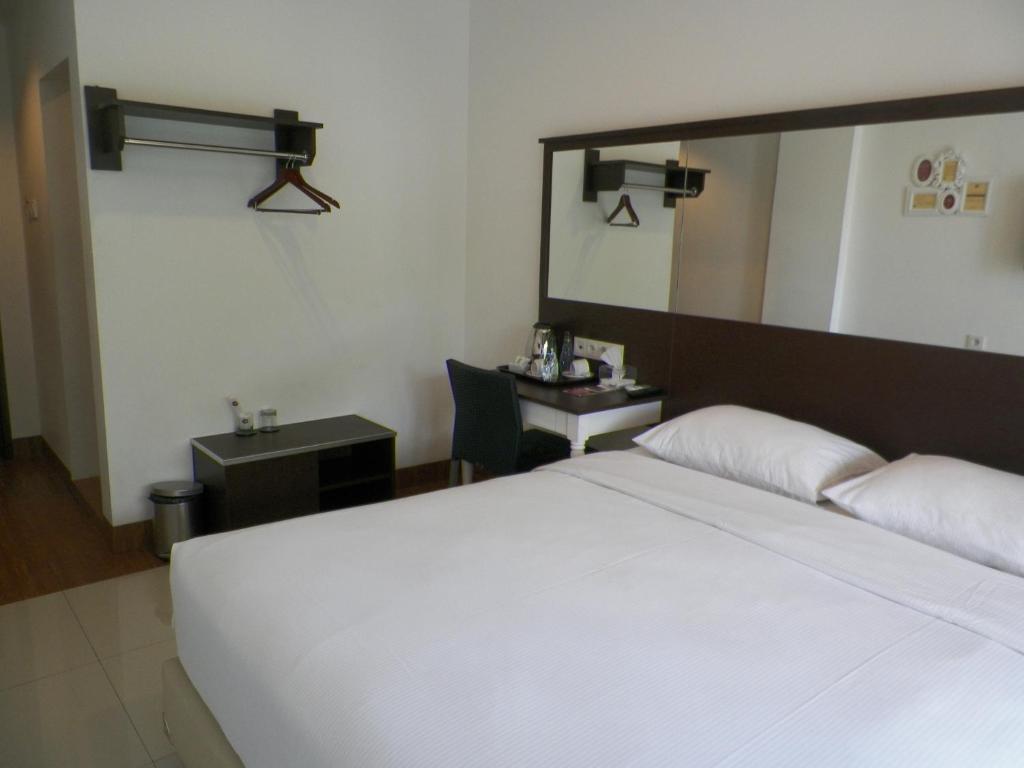 The Victoria Guesthouse Bandung Zimmer foto